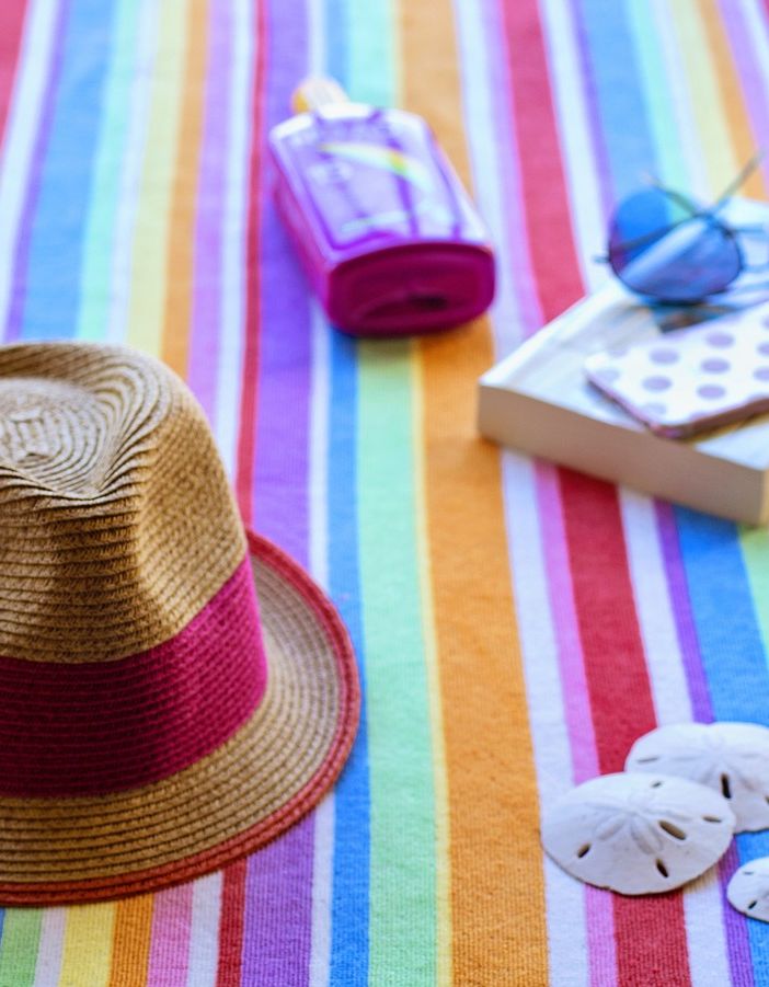 Vita da spiaggia, le riviste e i giornali da leggere sotto l'ombrellone