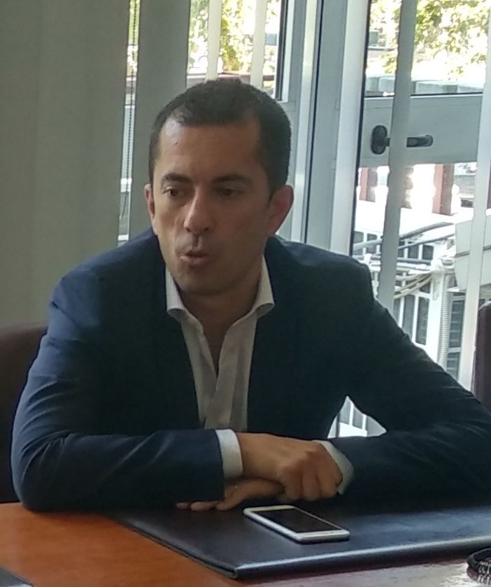 L'assessore Gabusi, già sindaco di Canelli e presidente della Provincia di Asti, ritratto nel corso di una conferenza stampa della scorsa estate