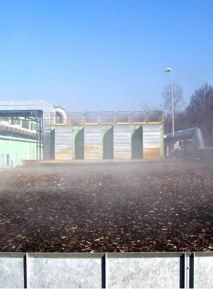 Un impianto di compostaggio in una delle ecostazioni di GAIA