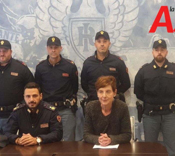 Il responsabile delle Volanti Francesco Gigante e il questore vicario Vittoria Rissone ritratti nel corso della conferenza stampa odierna Il responsabile delle Volanti Francesco Gigante e il questore vicario Vittoria Rissone ritratti nel corso della conferenza stampa odierna