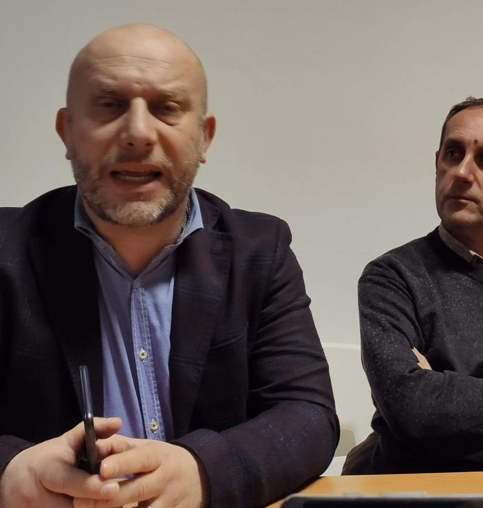 Spata (a sinistra) e il collega Massimo Cerruti, capogruppo M5S in una foto d'archivio