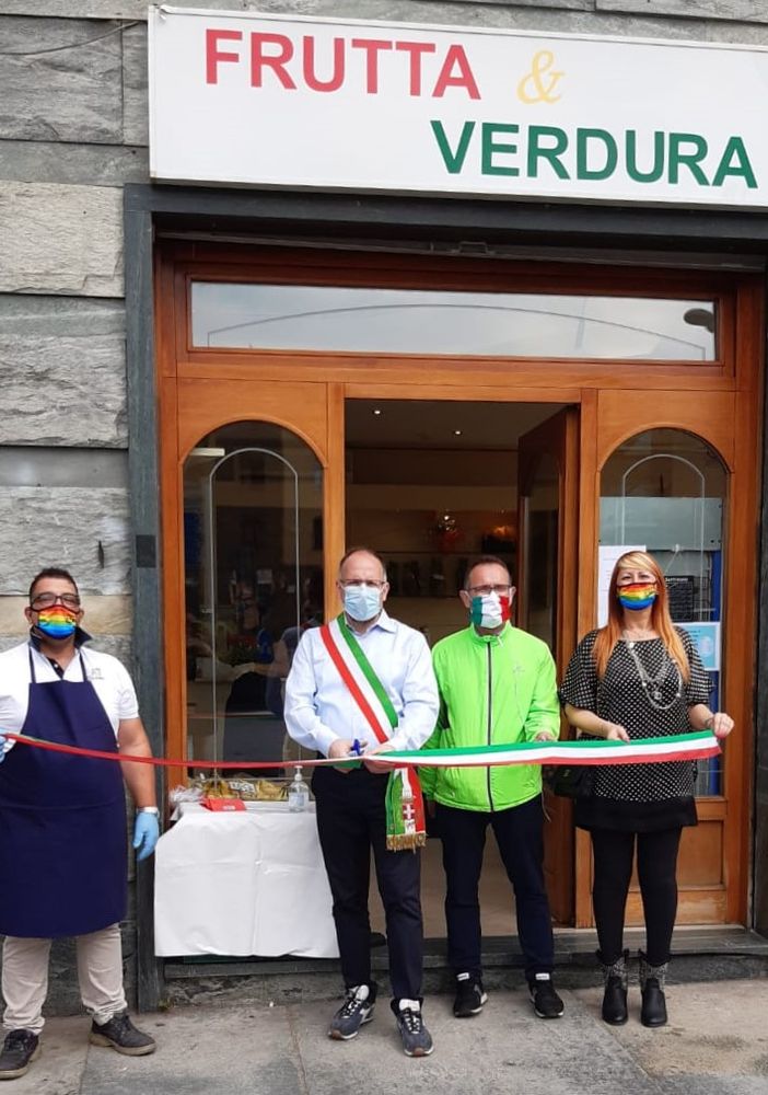 Asti vuol ripartire: inaugurato in piazza Marconi un nuovo negozio di frutta e verdura