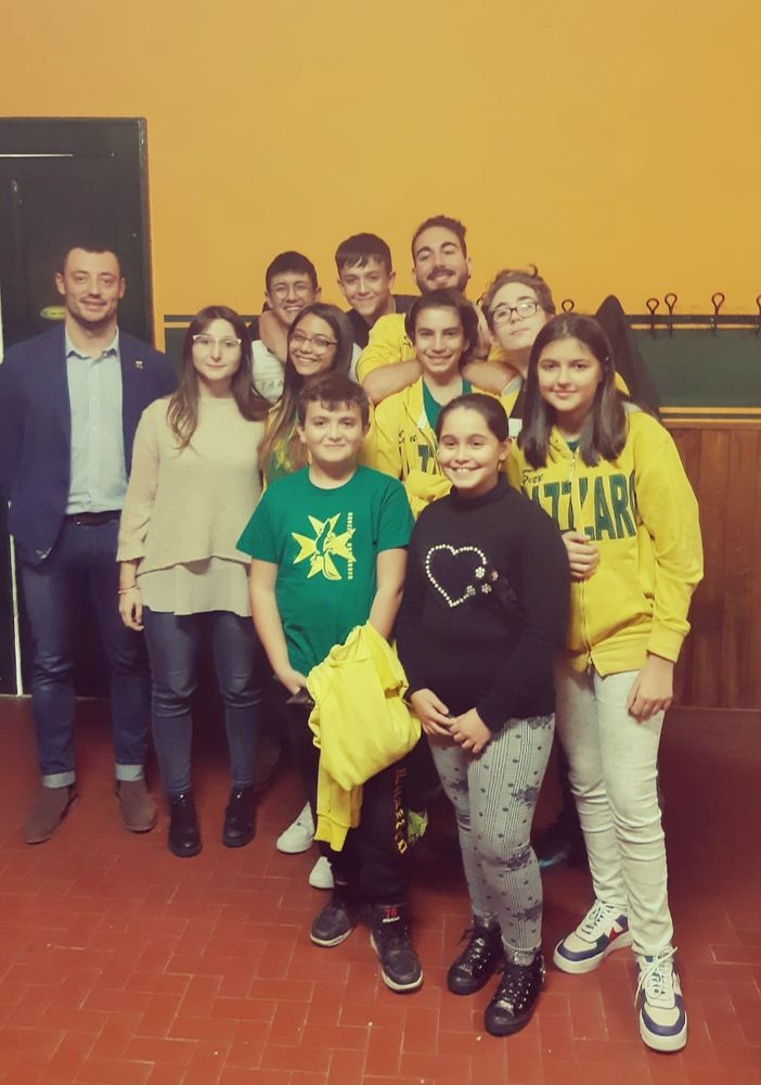I giovani gialloverdi con il capitano del Palio Michele Gandolfo