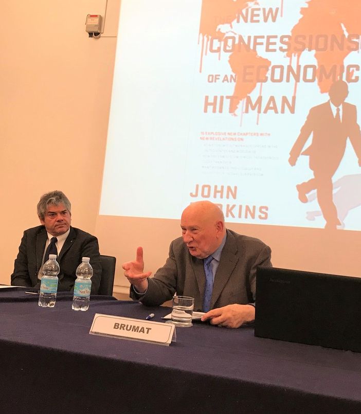 Il professor Brumat Hacker ha illustrato “Di cosa si è parlato, di cosa si è taciuto a Davos”