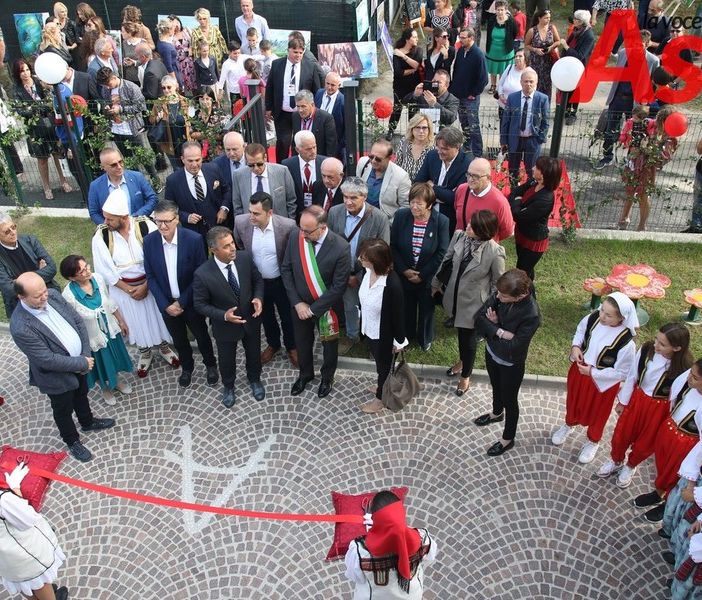 Un immagine, risalente al settembre scorso, dell'inaugurazione del centro culturale albanese