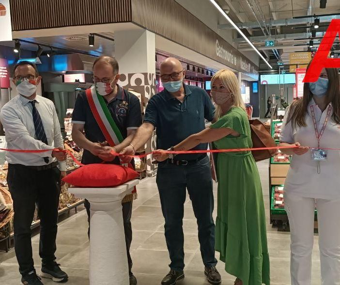 Quattro milioni di investimento complessivo per il punto vendita Nova Coop di via Monti, in uno spazio totalmente rinnovato [VIDEO e FOTOGALLERY]