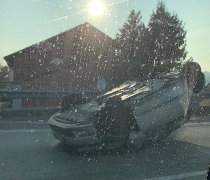 Traffico in tilt, in entrata e uscita dalla città, per un incidente in corso Savona