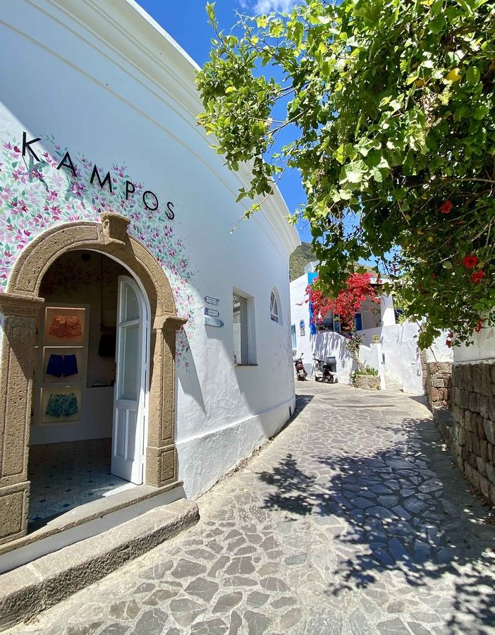 KAMPOS inaugura una NUOVA boutique a Panarea, in uno dei più esclusivi paradisi per vacanze del Mar Mediterraneo