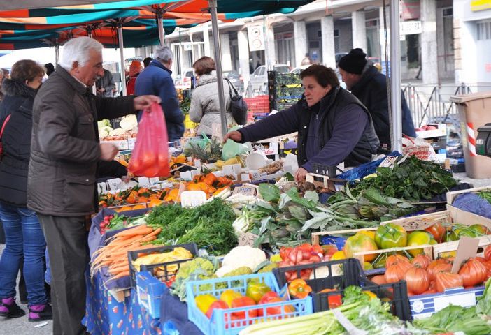 Foto d'archivio dell'attuale mercato