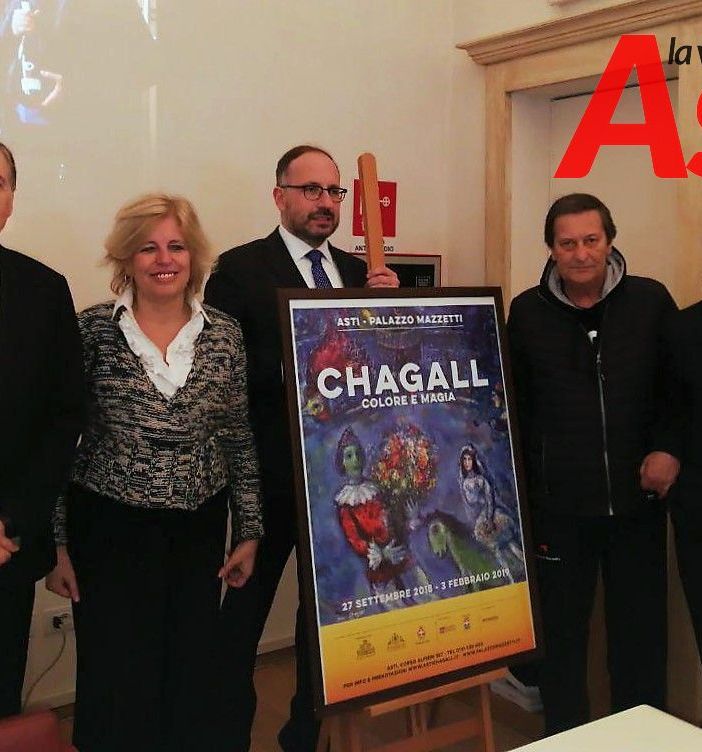 Nella foto, da sinistra: Mario Sacco, Antonella Parigi, Maurizio Rasero, Claudio Giovannone e il presidente della Cassa di Risparmio di Asti dott. Aldo Pia