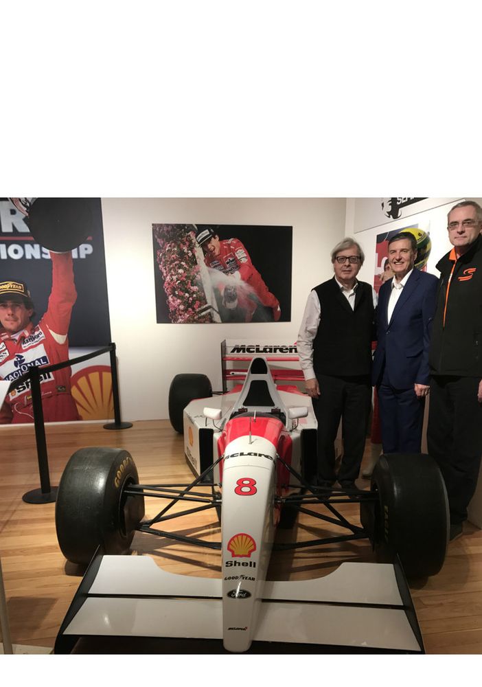 Sorpresa alla mostra su Ayrton Senna. Arriva Vittorio Sgarbi