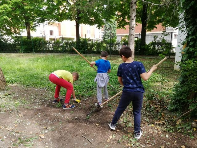 Alunni, genitori e insegnanti della Rio Crosio hanno contributo ad una &quot;Scuola Pulita&quot;