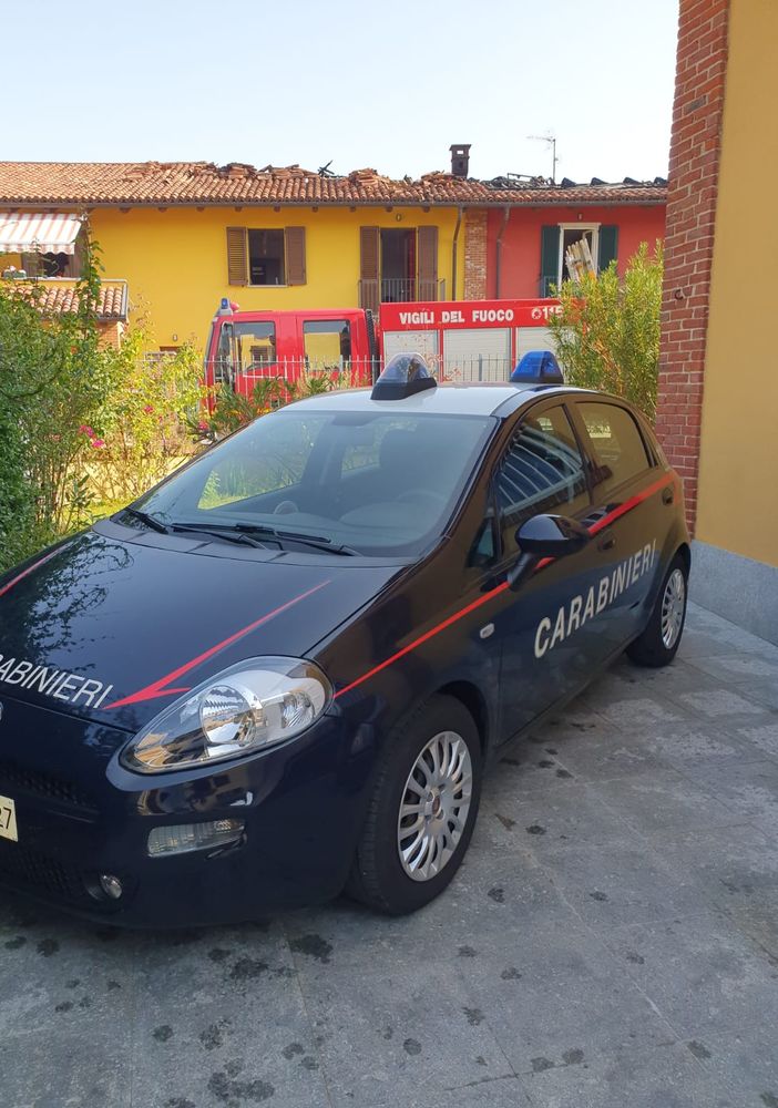 Auto prende fuoco a Buttigliera d'Asti. Tre case coinvolte