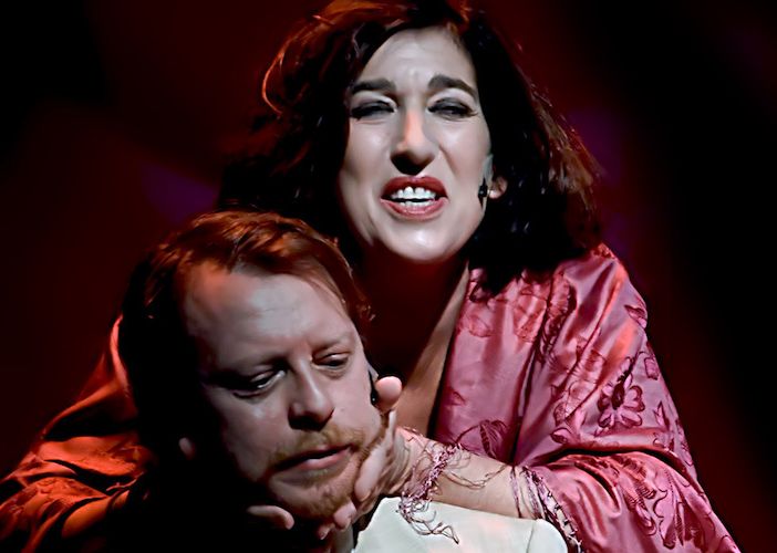 Paola Pace e Giovanni Rizzuti in un momento dello spettacolo