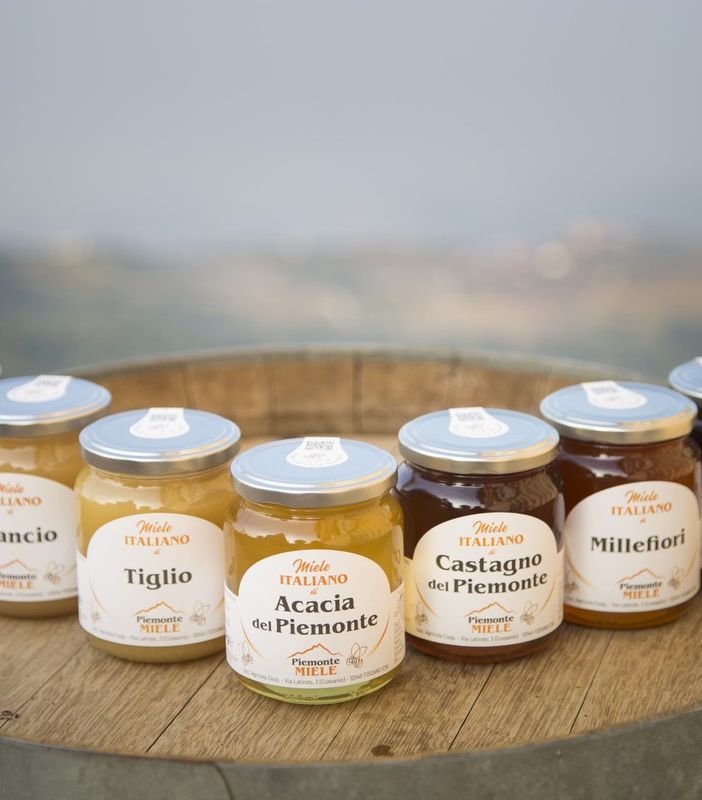 Immagine di repertorio di barattoli di miele piemontese