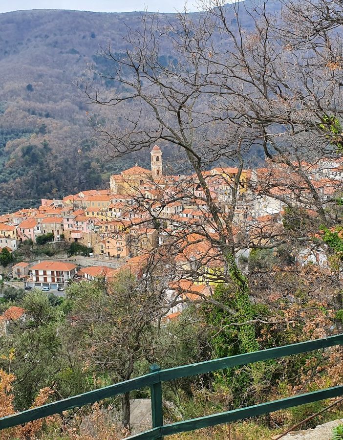 Alla scoperta dei borghi di Pietrabruna camminando e degustando