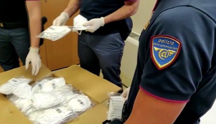 Numerose segnalazioni, in tutta Italia, di tentativi di raggiri su mascherine e guanti