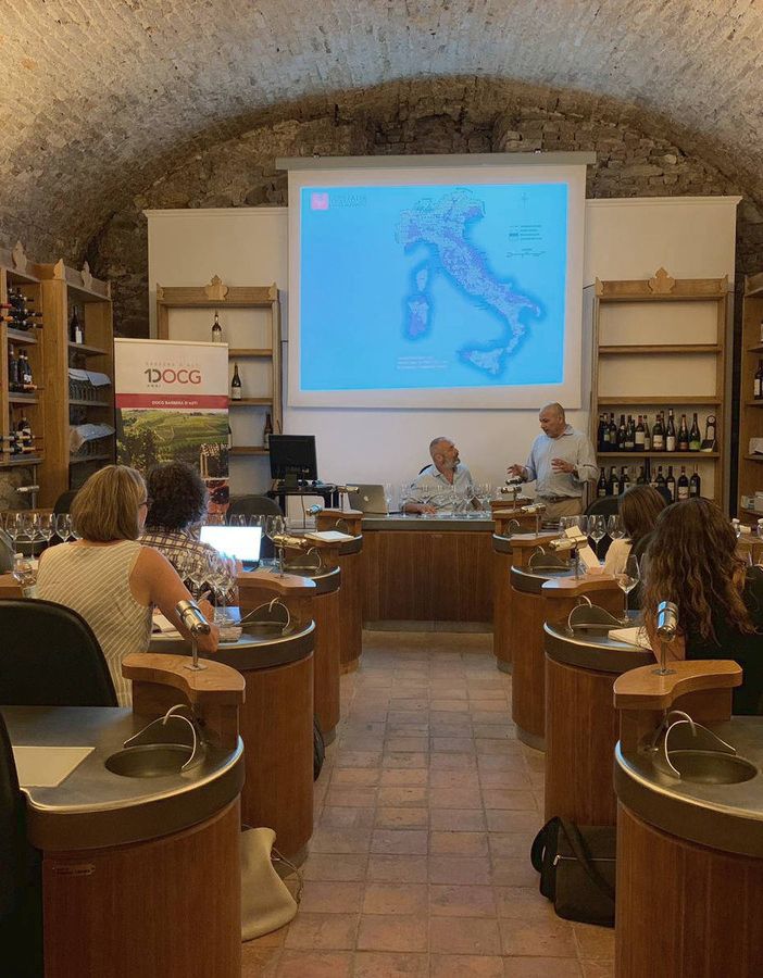 La Barbera d'Asti 'raccontata' da prestigiose firme del giornalismo internazionale