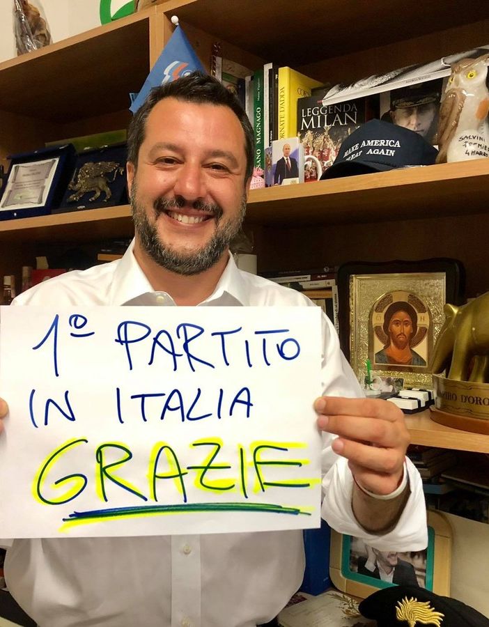 La foto postata, già ieri notte a poche ore dalla chiusura delle urne, da Matteo Salvini sul suo profilo Facebook