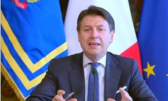 Coronavirus, Conte annuncia il Decreto Marzo: &quot;Utilizzato il massimo dell'indebitamento. Non si può combattere un'alluvione con gli stracci&quot;