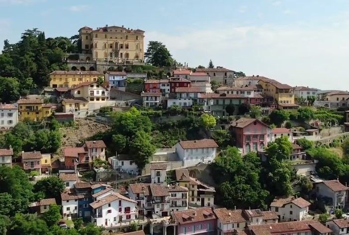 Un fermoimmagine tratto dal video