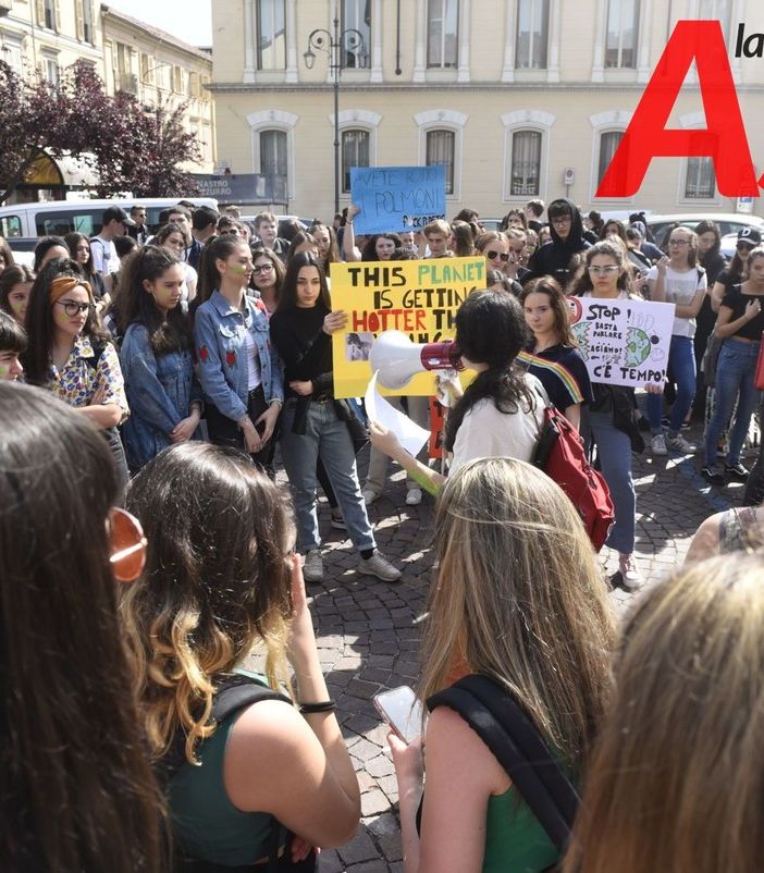 Anche gli studenti astigiani sono scesi (nuovamente) in piazza per il clima [FOTOGALLERY]
