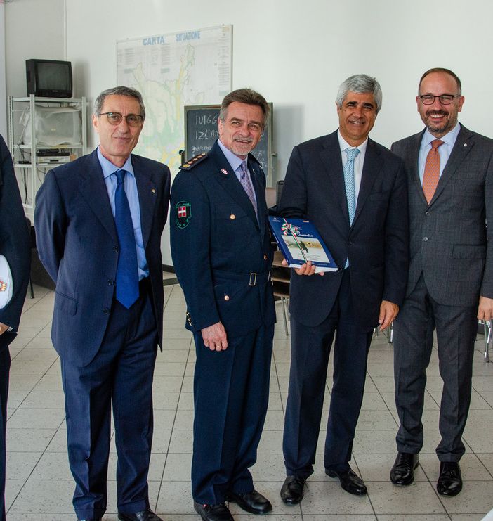 Il dott. Terribile ritratto tra il comandante Saracco e il sindaco Rasero. Alla sinistra di quest'ultimo, l'assessore Marco Bona Il dott. Terribile ritratto tra il comandante Saracco e il sindaco Rasero. Alla sinistra di quest'ultimo, l'assessore Marco Bona