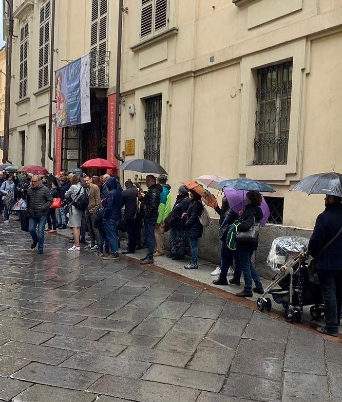 Coda per una mostra a Palazzo Mazzetti (archivio)