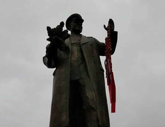 Continua l’opera di bianchetto sulla storia russofoba. Abbattuta la statua del liberatore Konev a Praga
