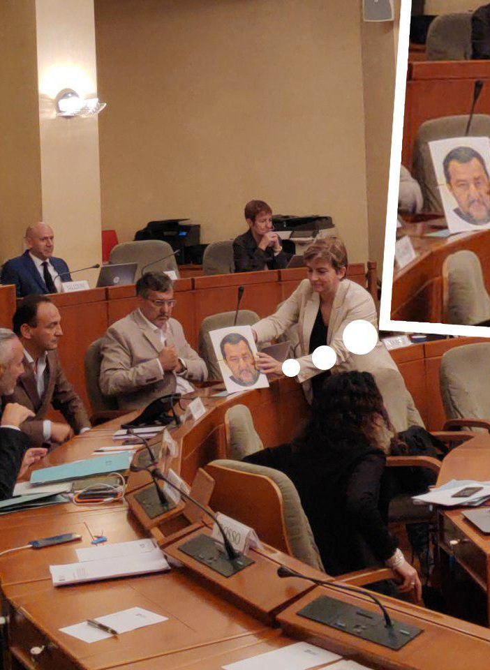 Referendum elettorale Lega, proteste in Consiglio Regionale. M5S dà a Cirio la maschera di Salvini:&quot;Vero volto del Presidente&quot; 