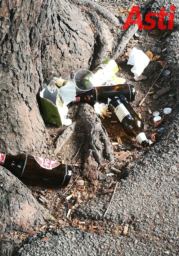 Storie di ordinario degrado urbano (anche) ai giardini pubblici di viale alla Vittoria [FOTOGALLERY]