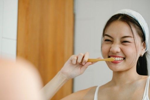 Come mantenere i denti bianchi e sani: i segreti per un sorriso perfetto