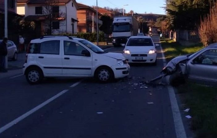 Incidente stradale a Costigliole d'Asti. Frontale tra una Panda e una 600