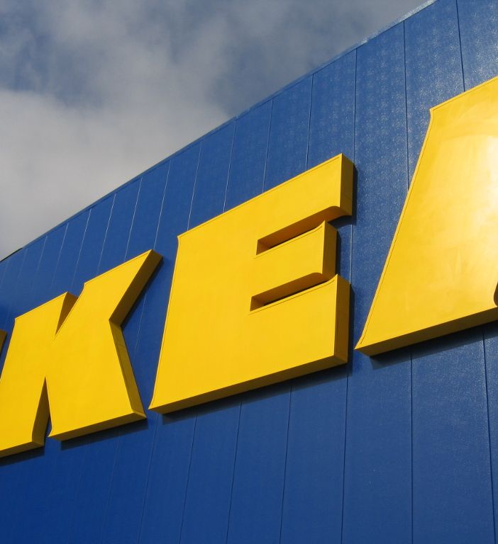 Ikea richiama alcuni lotti di specchi per prevenirne la possibile caduta
