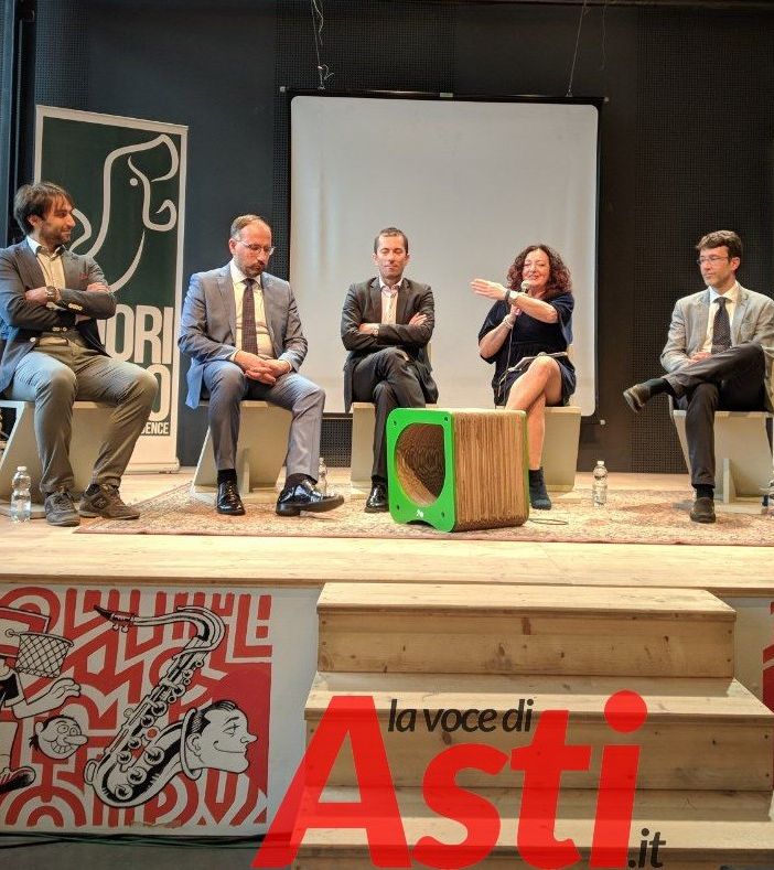 Un momento dell'incontro sulla Sanità al FuoriLuogo