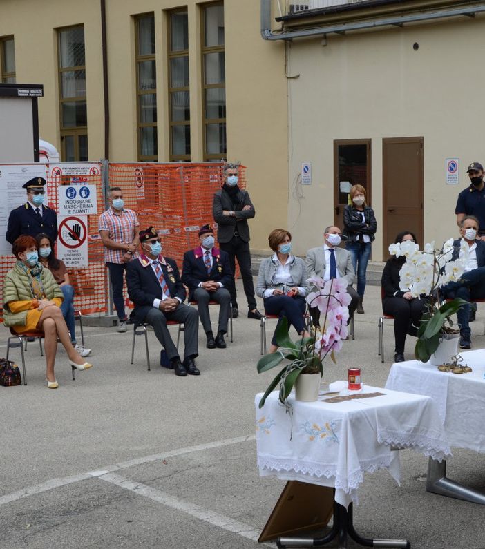 Celebrata la messa nel cortile della questura di Asti