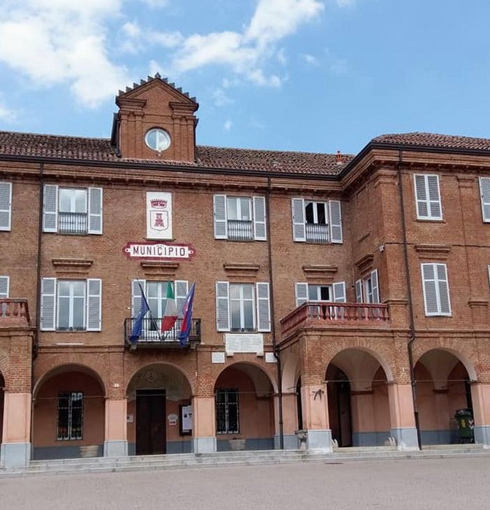 Castelnuovo Belbo: la 2° edizione del concorso di pittura estemporanea celebra il fascino di un paese fra due ponti