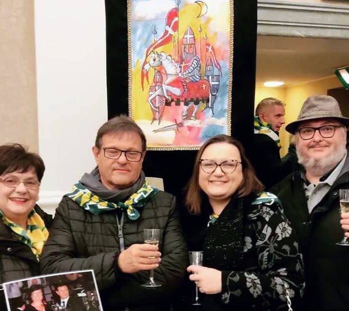 Durizzotto con il premio e la famiglia - Foto dal profilo facebook della figlia Valentina