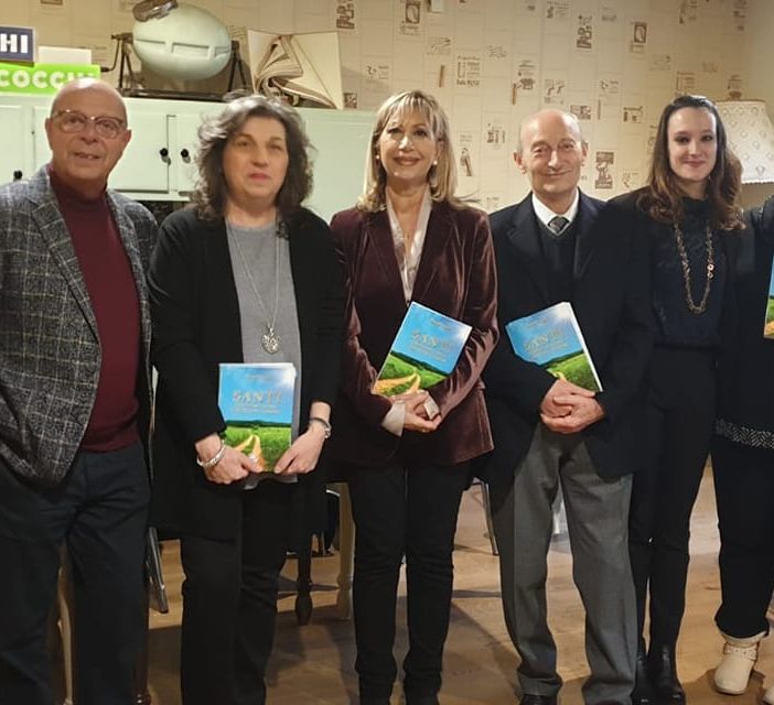 I relatori dell'incontro insieme all'autrice