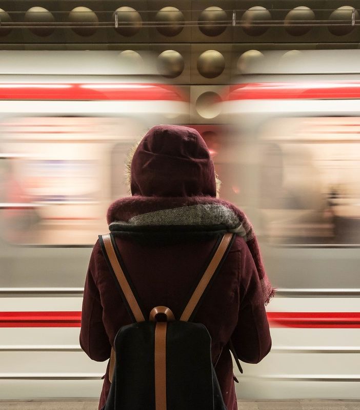 Quarantaquattrenne ai domiciliari per violenza sessuale aggravata a danno di una 14enne