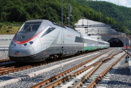 Coronavirus, treni gratuiti per i componenti della task force “Medici per COVID”