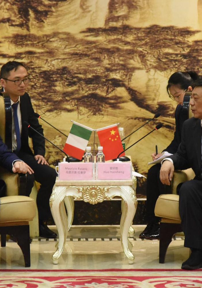Rasero con Huo Haosheng durante il bilaterale