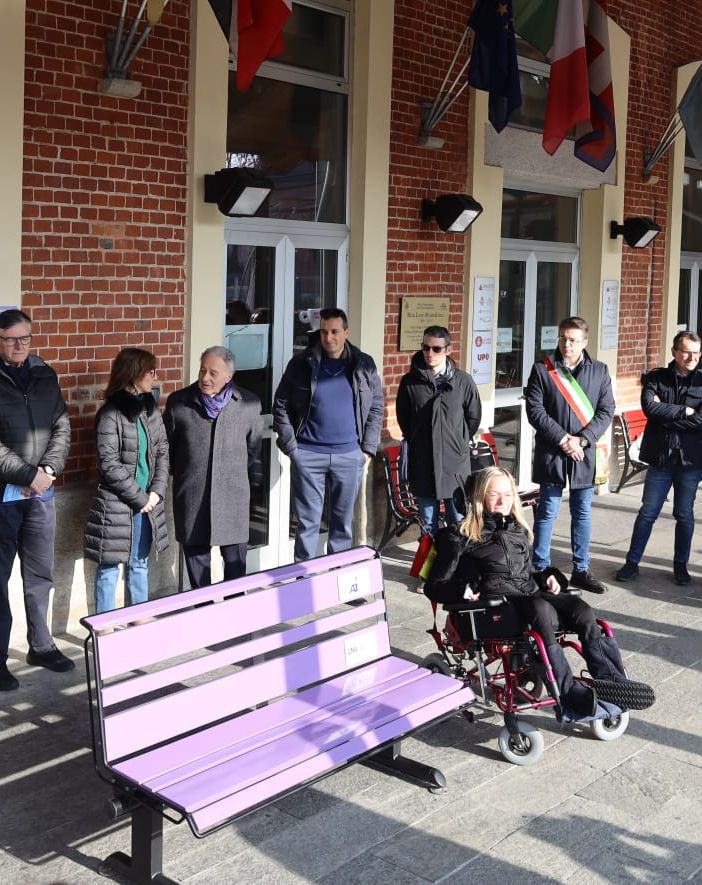 Inaugurata ad Astiss la panchina viola contro l'epilessia