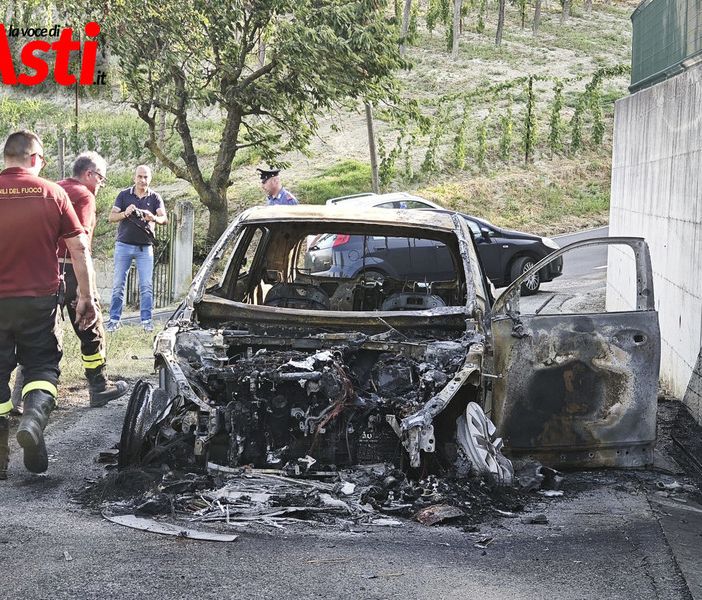 È residente a Nizza Monferrato l'uomo di 39 anni che oggi ha dato fuoco alla sua auto a Canelli