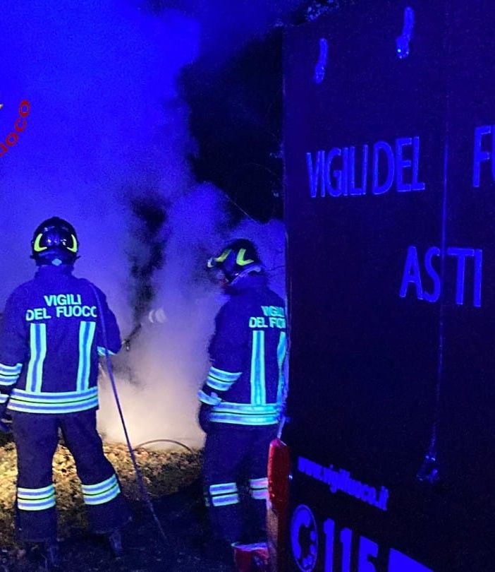 Incendio auto a Castello di Annone, intervenuti Carabinieri e Vigili del Fuoco