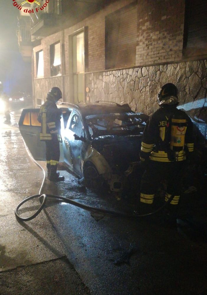 Ancora incendi auto e cassonetti nella notte ad Asti
