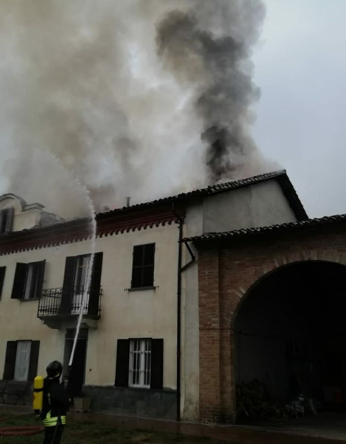 Continuano gli interventi per i Vigili del Fuoco nel pomeriggio per incendi tetti. Ancora sul posto a Calamandrana