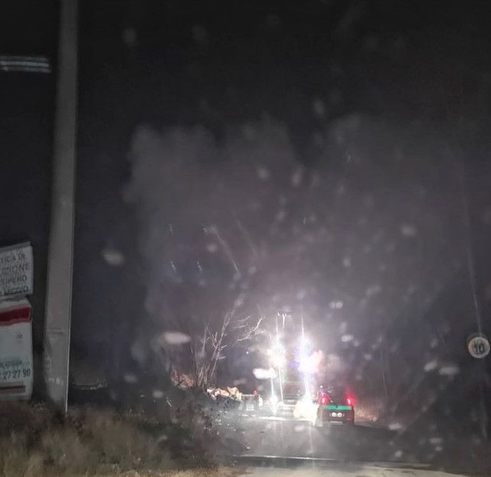 Ancora un incendio rifiuti al campo nomadi di via Guerra