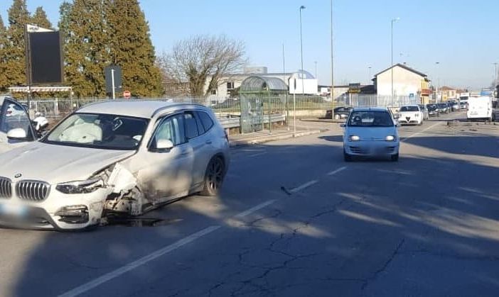 Lunghe code in corso Alessandria a seguito di un incidente stradale
