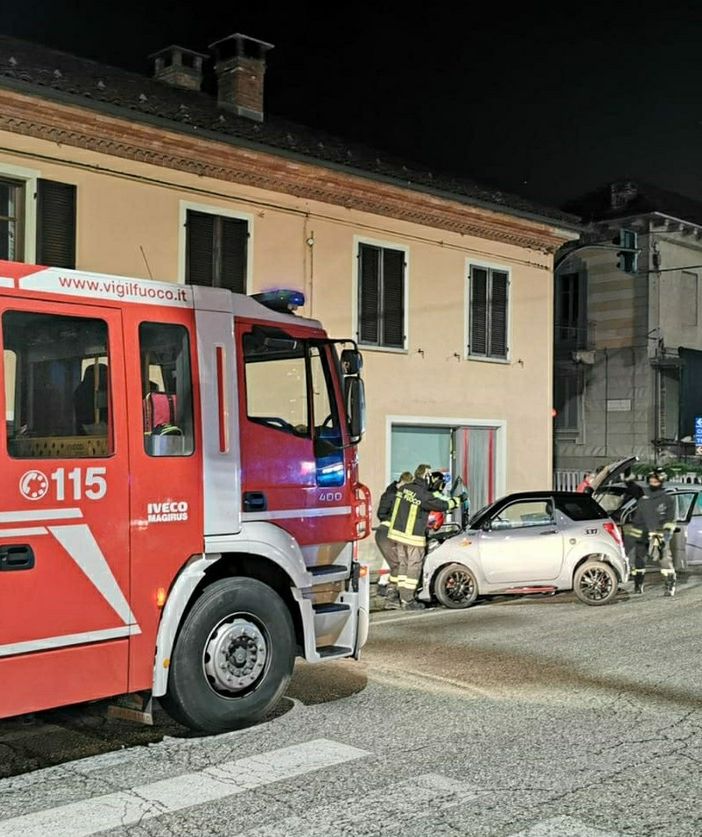 Incidente a Baldichieri d'Asti, urto tra due auto, 3 i feriti